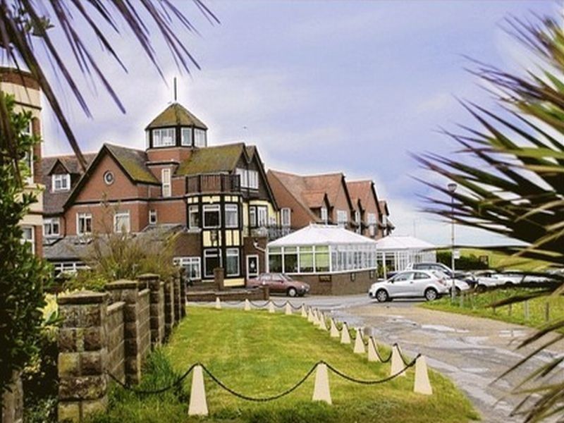 Botany Bay Hotel Бродстеърс Екстериор снимка